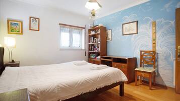 2 makuuhuonetta, silitysrauta/-lauta, ilmainen Wi-Fi, vuodevaatteet