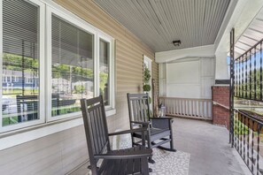 Terrace/patio - BRAND NEW, Private Parking, Stylish 3bedroom house (Pittsburgh)
