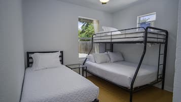 Casa (2 Bedrooms) | 2 camere, postazione laptop, ferro/asse da stiro, lenzuola