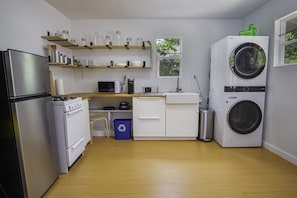 House (2 Bedrooms) | Private kitchen | Microwave, oven, dining tables - Serene 2br/1ba Residence in Peaceful San Antonio (San Antonio)