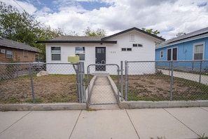 Front of property - Serene 2br/1ba Residence in Peaceful San Antonio (San Antonio)