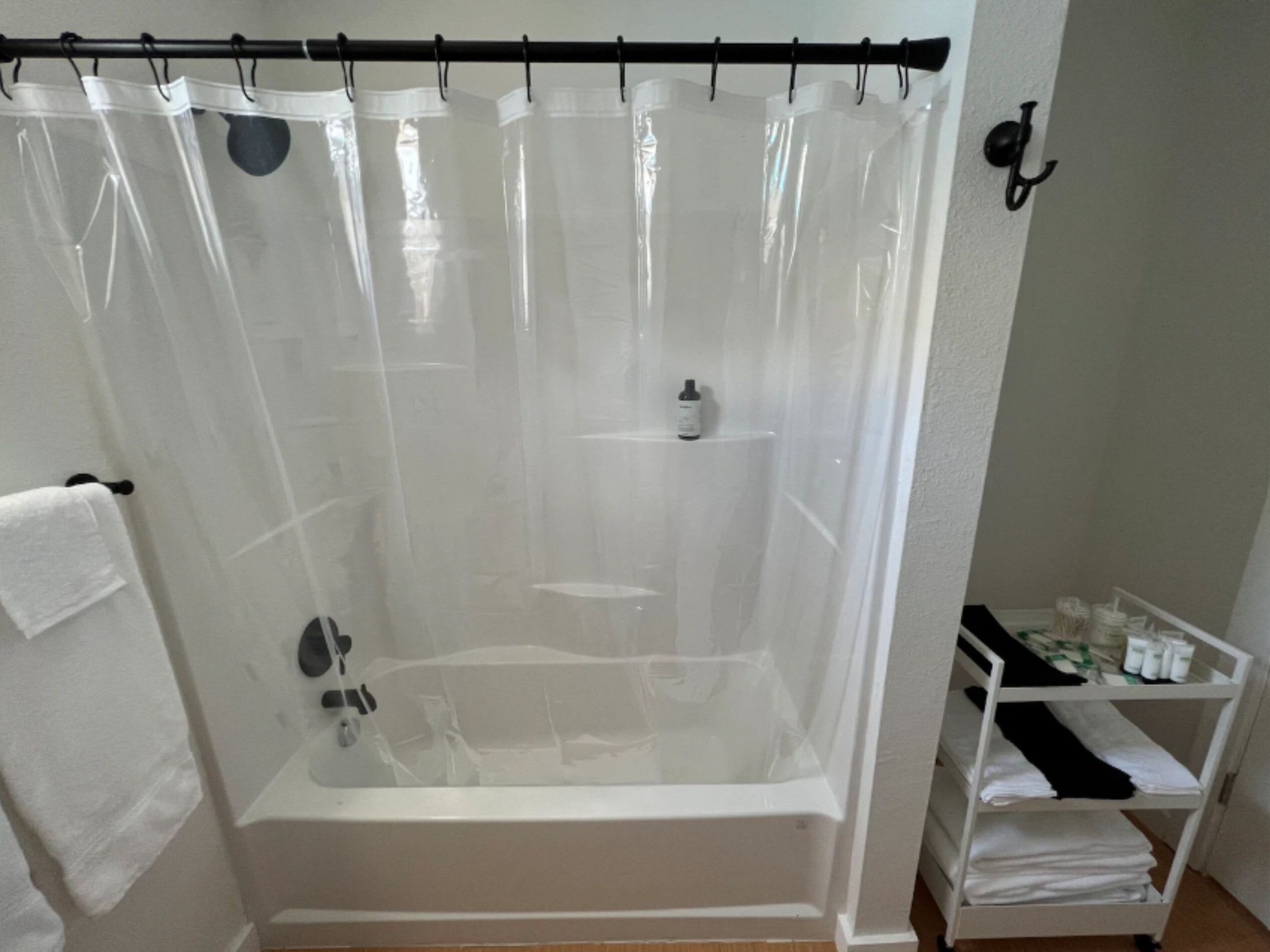 Rumah (2 Bedrooms) | Kamar mandi | Kombinasi shower/bathtub, pancuran hujan, pengering rambut, dan handuk