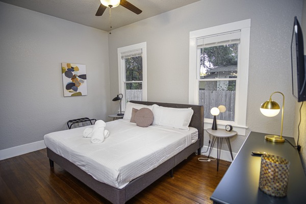 2 chambres, espace de travail pour ordinateur portable