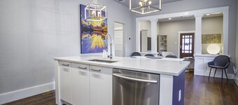 Chic Downtown Farmhouse With Garden and BBQ Grill