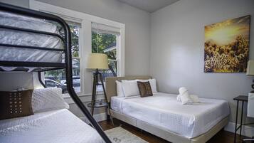 Casa (2 Bedrooms) | 2 camere, postazione laptop, ferro/asse da stiro, lenzuola