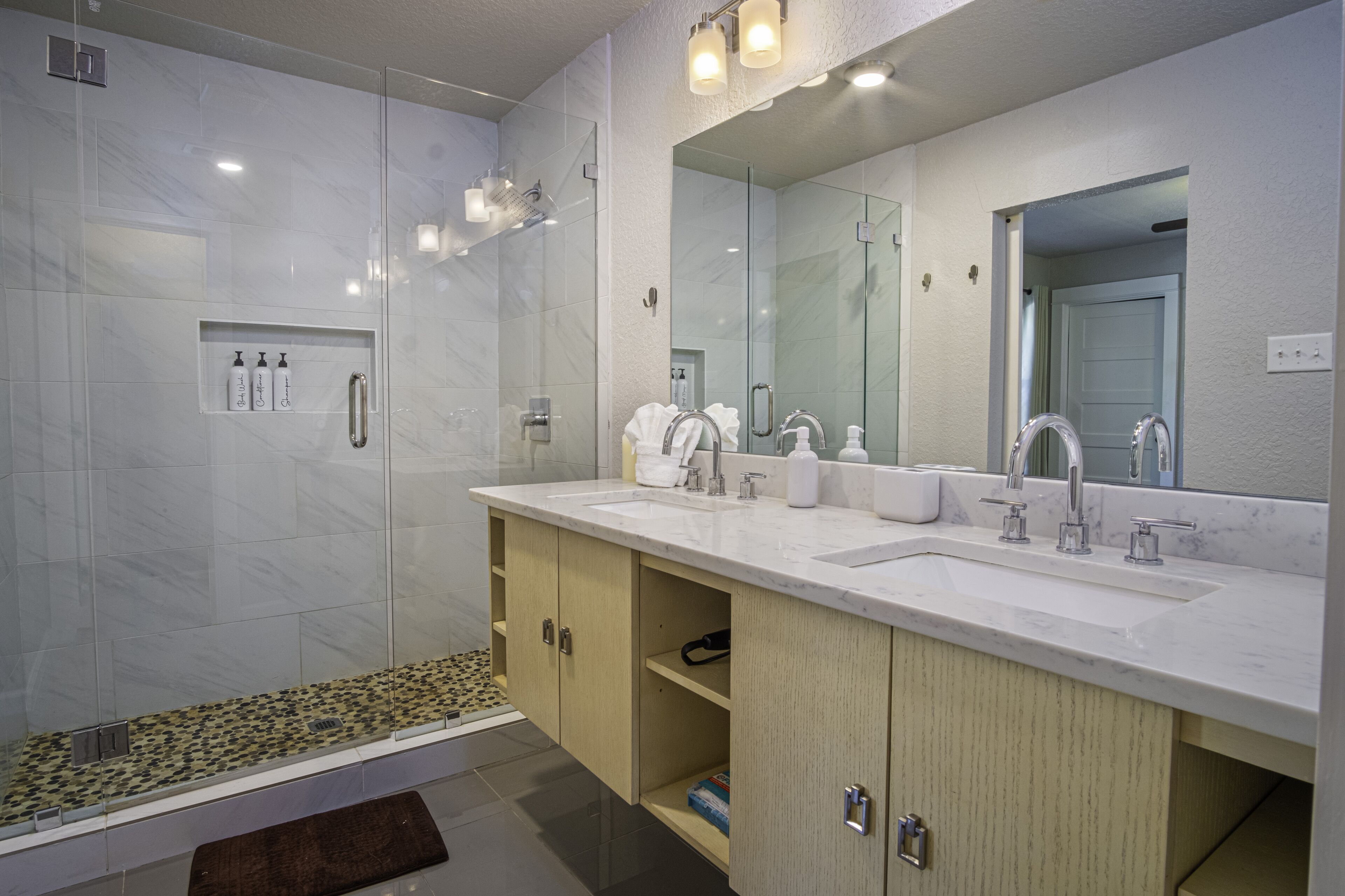 House (2 Bedrooms) | Bathroom | Separate bathtub and shower, rainfall showerhead, hair dryer, towels