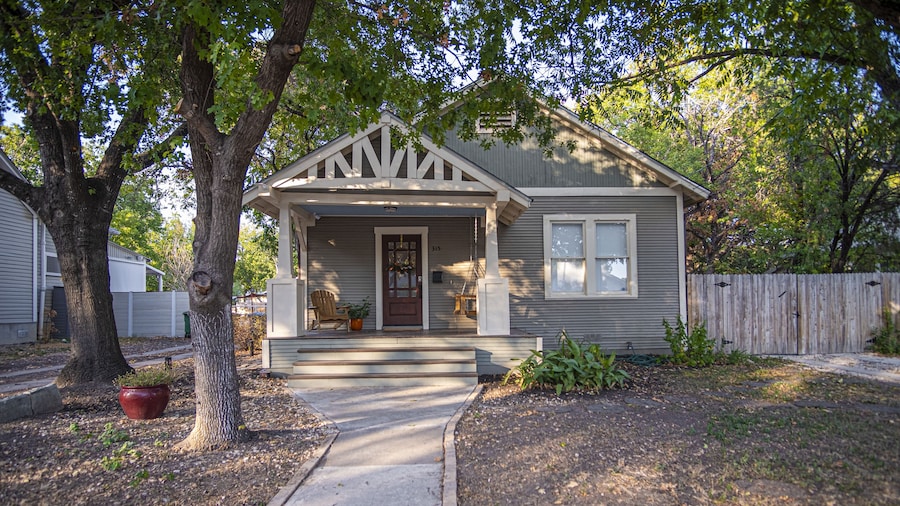 Chic Downtown Farmhouse With Garden and BBQ Grill