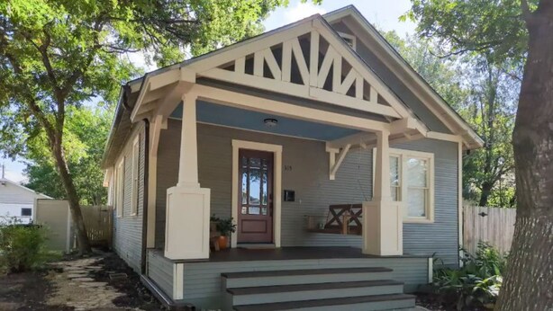 A single-story house with a porch, a front door, and a small front yard. - Charming Studio W/deck & Garden (San Antonio)