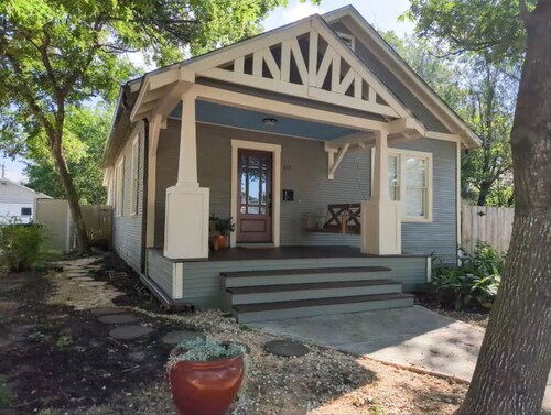 Charming Studio W/deck & Garden