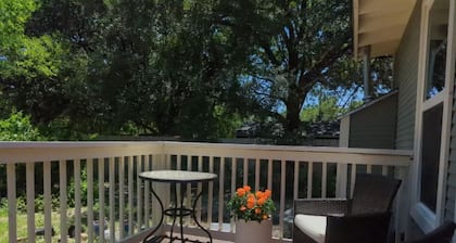 Charming Studio W/deck & Garden