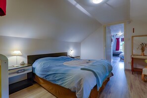 3 makuuhuonetta, silitysrauta/-lauta, ilmainen Wi-Fi, vuodevaatteet