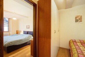 2 bedrooms, WiFi, bed sheets - Holiday Apartment 'Augusta Praetoria' with Mountain View (Aosta)