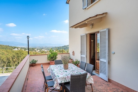 Outdoor dining. Villa 'Adora Holiday Home' with Private Terrace, Garden, and Wi-Fi