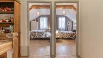 4 Schlafzimmer, Bügeleisen/Bügelbrett, kostenloses WLAN, Bettwäsche