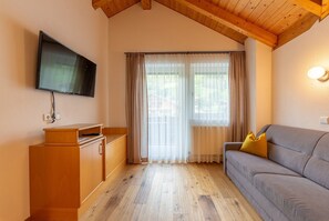 Téléviseur, table de ping-pong