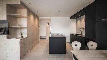 Réfrigérateur, four, plaque de cuisson, lave-vaisselle