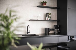 Réfrigérateur, four, plaque de cuisson, lave-vaisselle