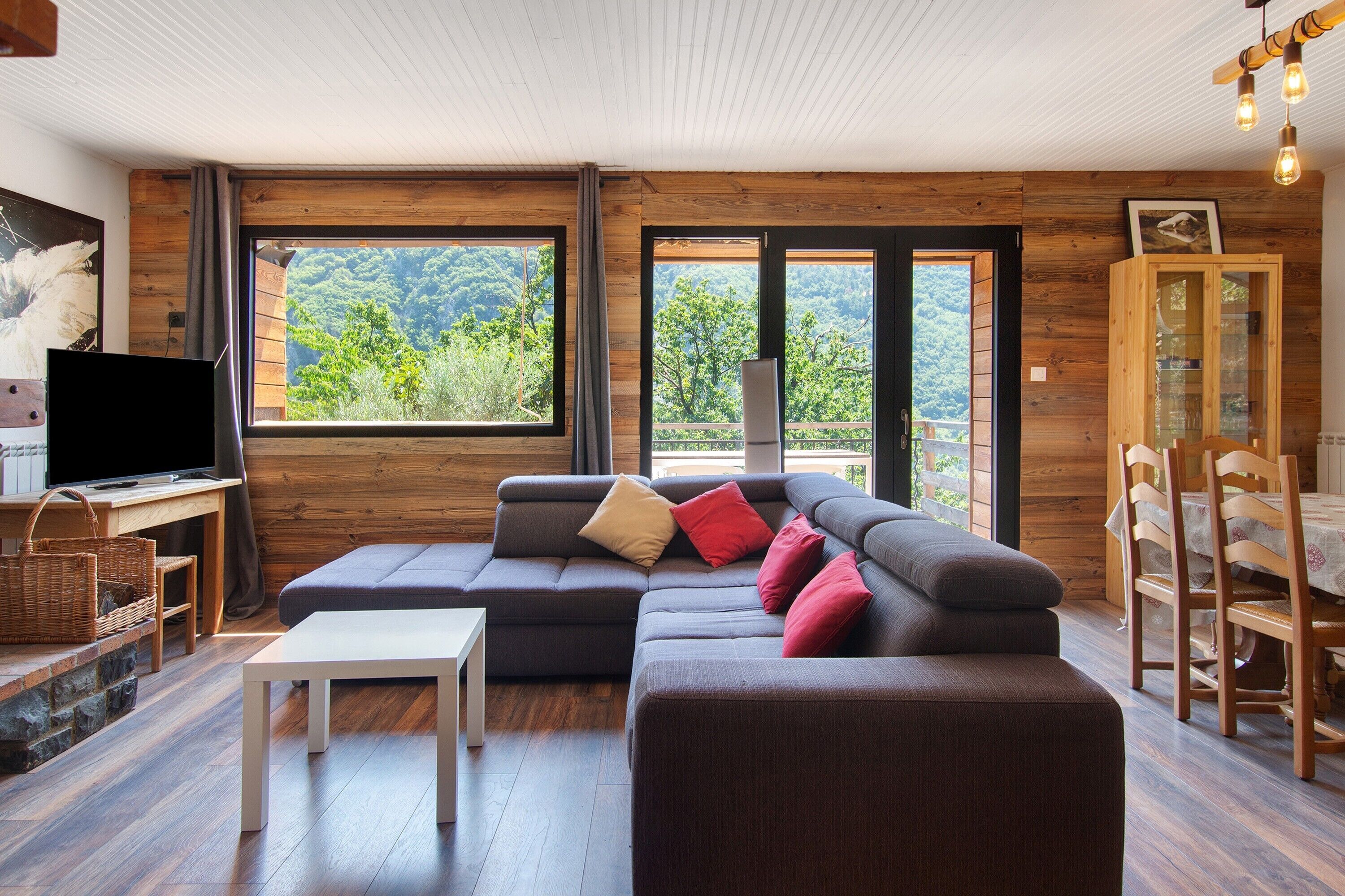 Fernseher, Kamin