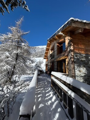 Exterior - Holiday Apartment "Gte T3 Le Balarino - Mercantour1" with Mountain View, Shared Garden & Wi-Fi (Belvédère)