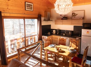 Dining - Holiday Apartment "Gte T3 Le Balarino - Mercantour1" with Mountain View, Shared Garden & Wi-Fi (Belvédère)