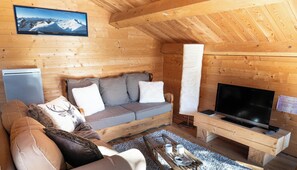 TV, video game console - Holiday Apartment "Gte T3 Le Balarino - Mercantour1" with Mountain View, Shared Garden & Wi-Fi (Belvédère)