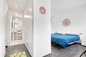4 bedrooms, iron/ironing board, free WiFi, bed sheets