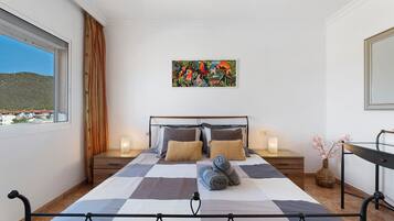 3 makuuhuonetta, silitysrauta/-lauta, ilmainen Wi-Fi, vuodevaatteet