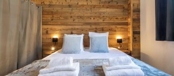 Chalet '24 Pers Sur La Roite Du Tour' with Balcony and Wi-Fi