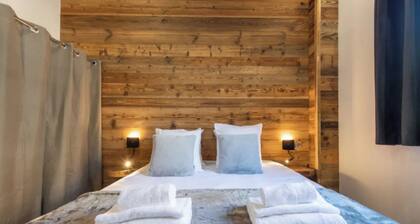 Chalet '24 Pers Sur La Roite Du Tour' with Balcony and Wi-Fi