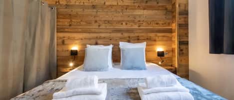 12 makuuhuonetta, silitysrauta/-lauta, ilmainen Wi-Fi, vuodevaatteet