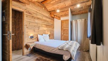 6 bedrooms, iron/ironing board, free WiFi, bed sheets