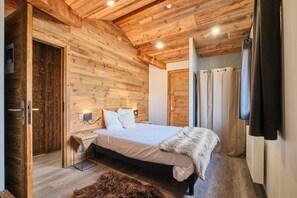 6 bedrooms, iron/ironing board, free WiFi, bed sheets