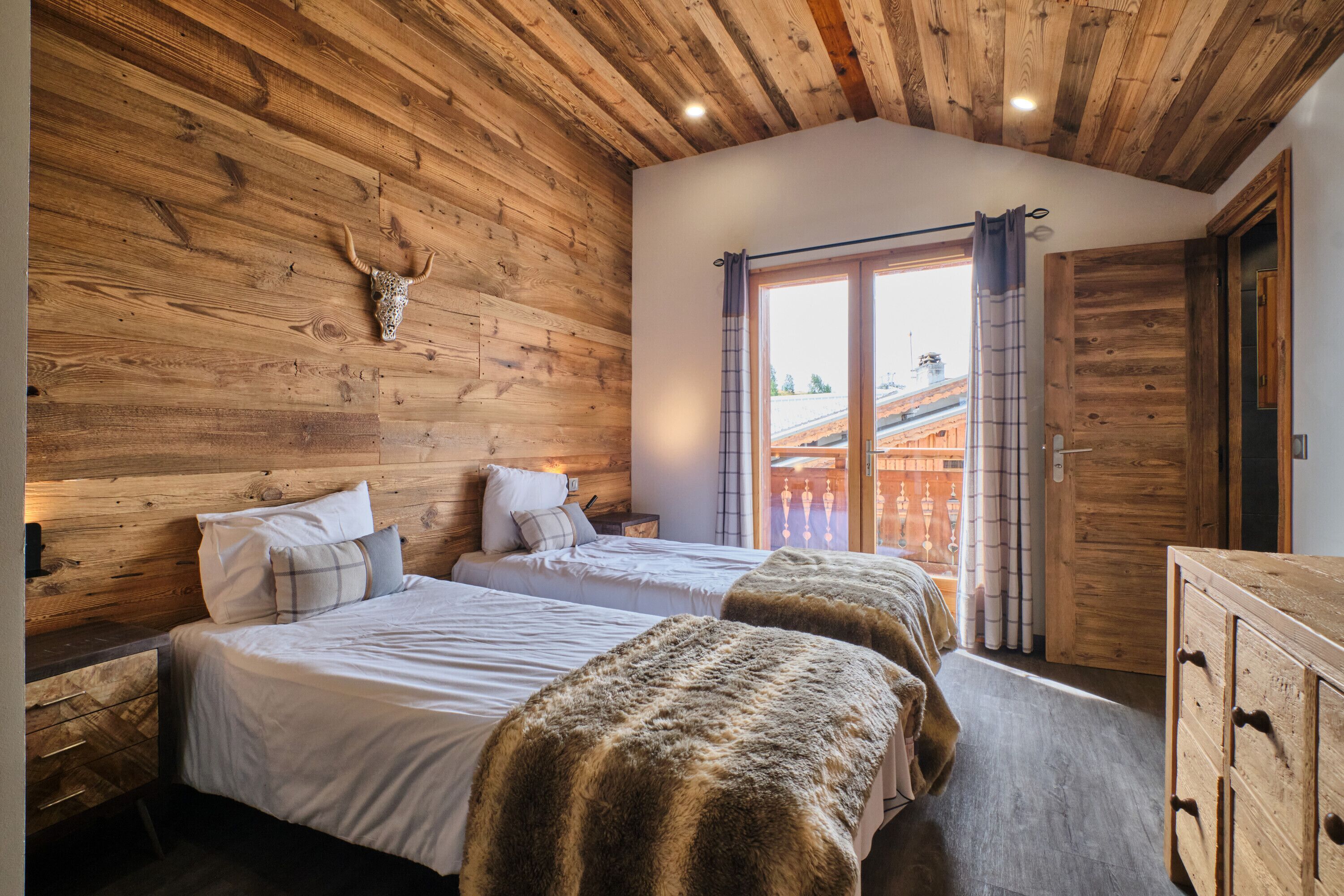 6 slaapkamers, een strijkplank/strijkijzer, gratis wifi, beddengoed