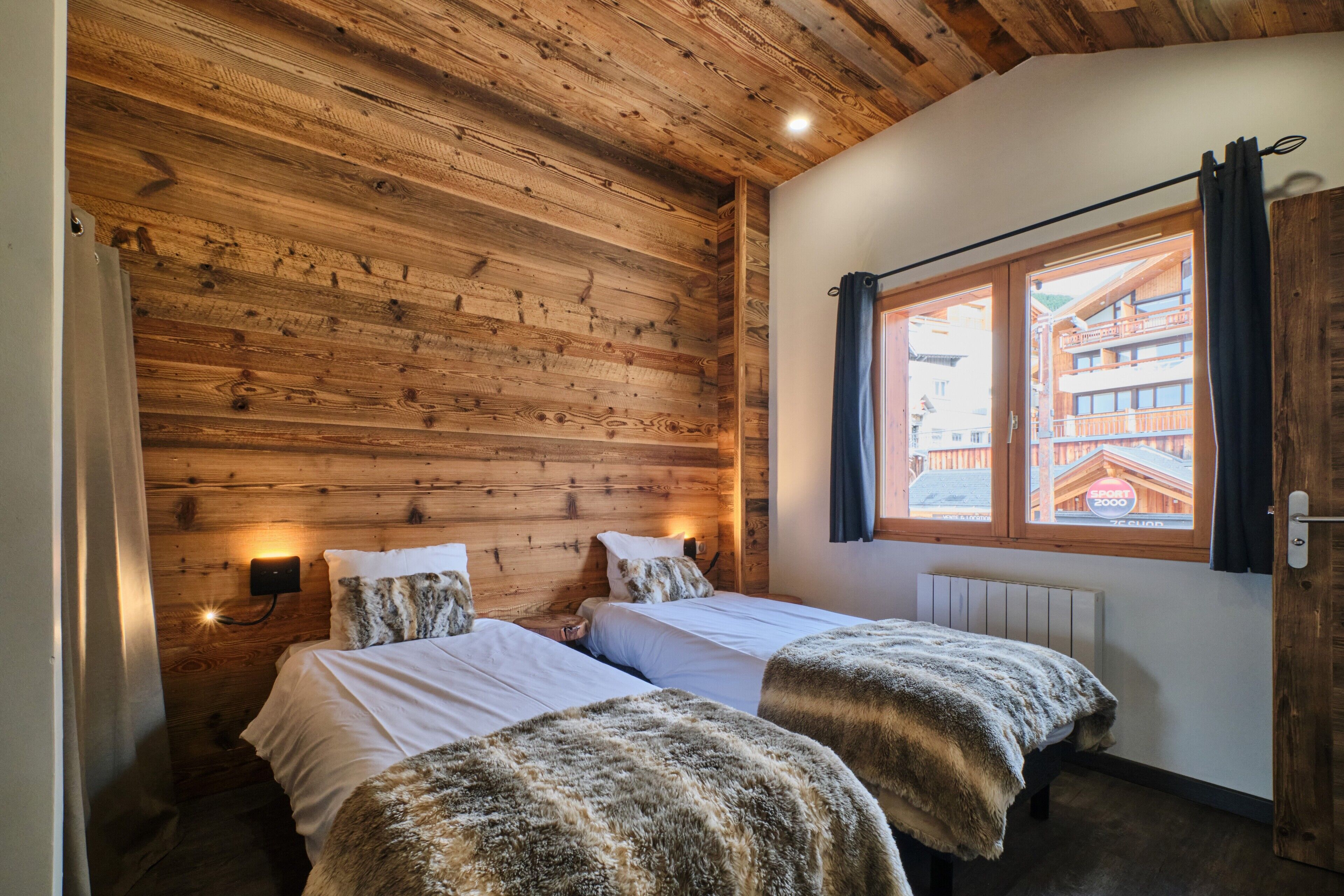 6 bedrooms, iron/ironing board, free WiFi, bed sheets