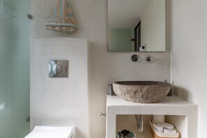 Bruser, hårtørrer, håndklæder