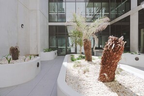 Property grounds - Modern apt in heart of the city (Braddon)