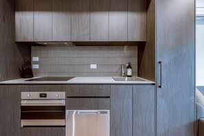 Geladeira, micro-ondas, fogão, cooktop