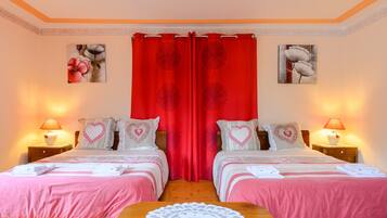 5 bedrooms, free WiFi, bed sheets