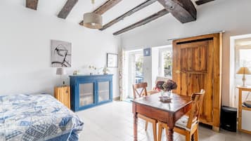 1 chambre, fer et planche à repasser, accès au Wi-Fi (inclus)