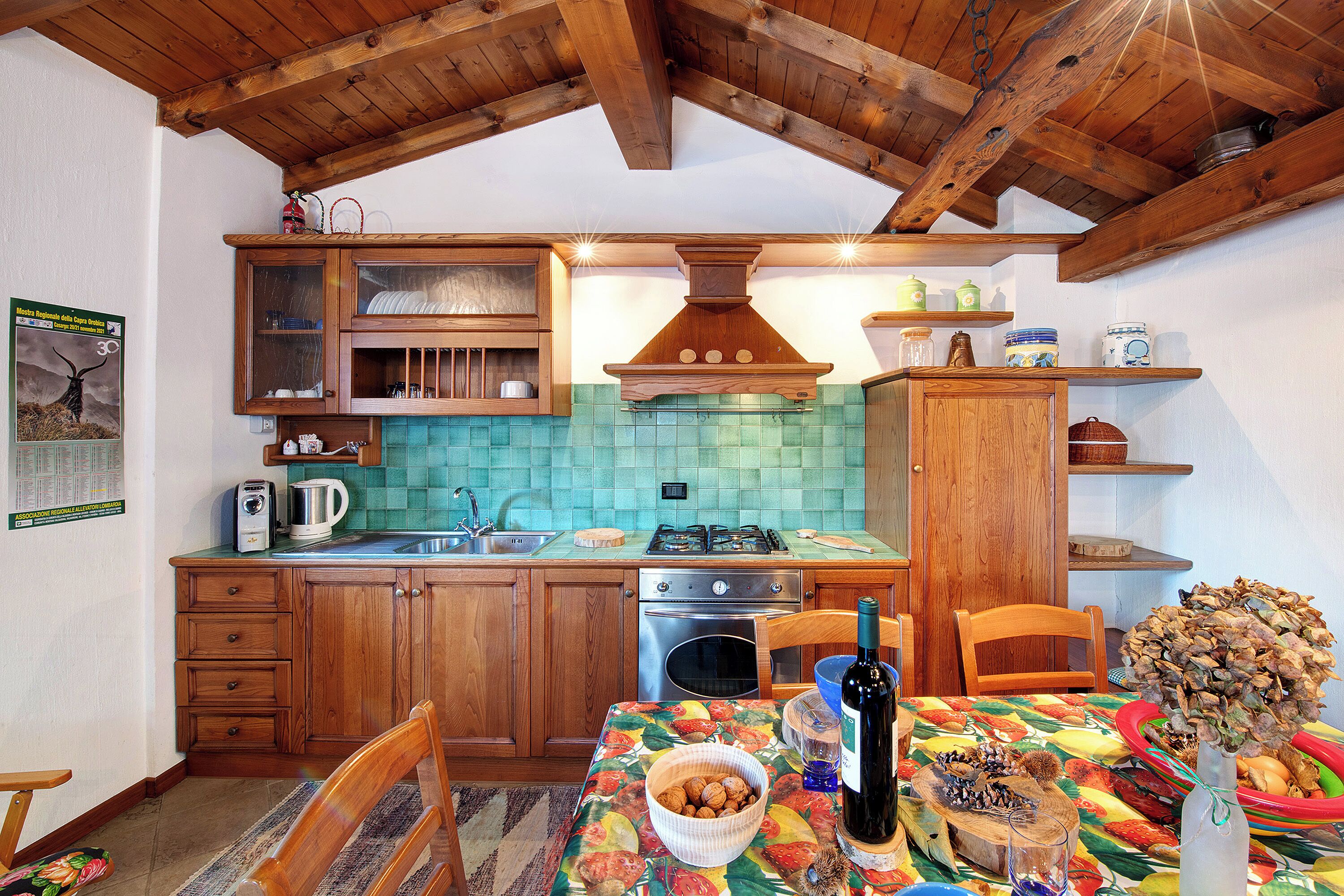 Réfrigérateur, four, plaque de cuisson, cafetière/bouilloire