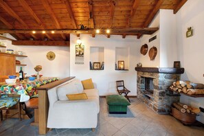 Télévision, cheminée