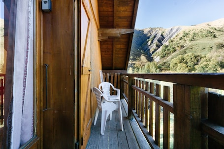 Parco della struttura. Appartamento 'Appartement 8' con vista sulle montagne, giardino in comune e Wi-Fi