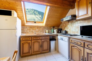 雪櫃、微波爐、焗爐、爐具