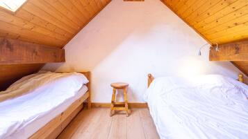 2 bedrooms, iron/ironing board, free WiFi