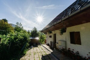 Property grounds - Apartment 'Appartement 10' with Mountain View, Shared Garden and Wi-Fi (Saint-Sorlin-d'Arves)