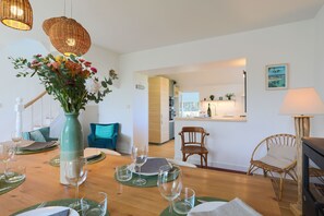 Dining - Holiday Home 'Ker Lotig' with Sea View, Private Terrace and Wi-Fi (Locquirec)