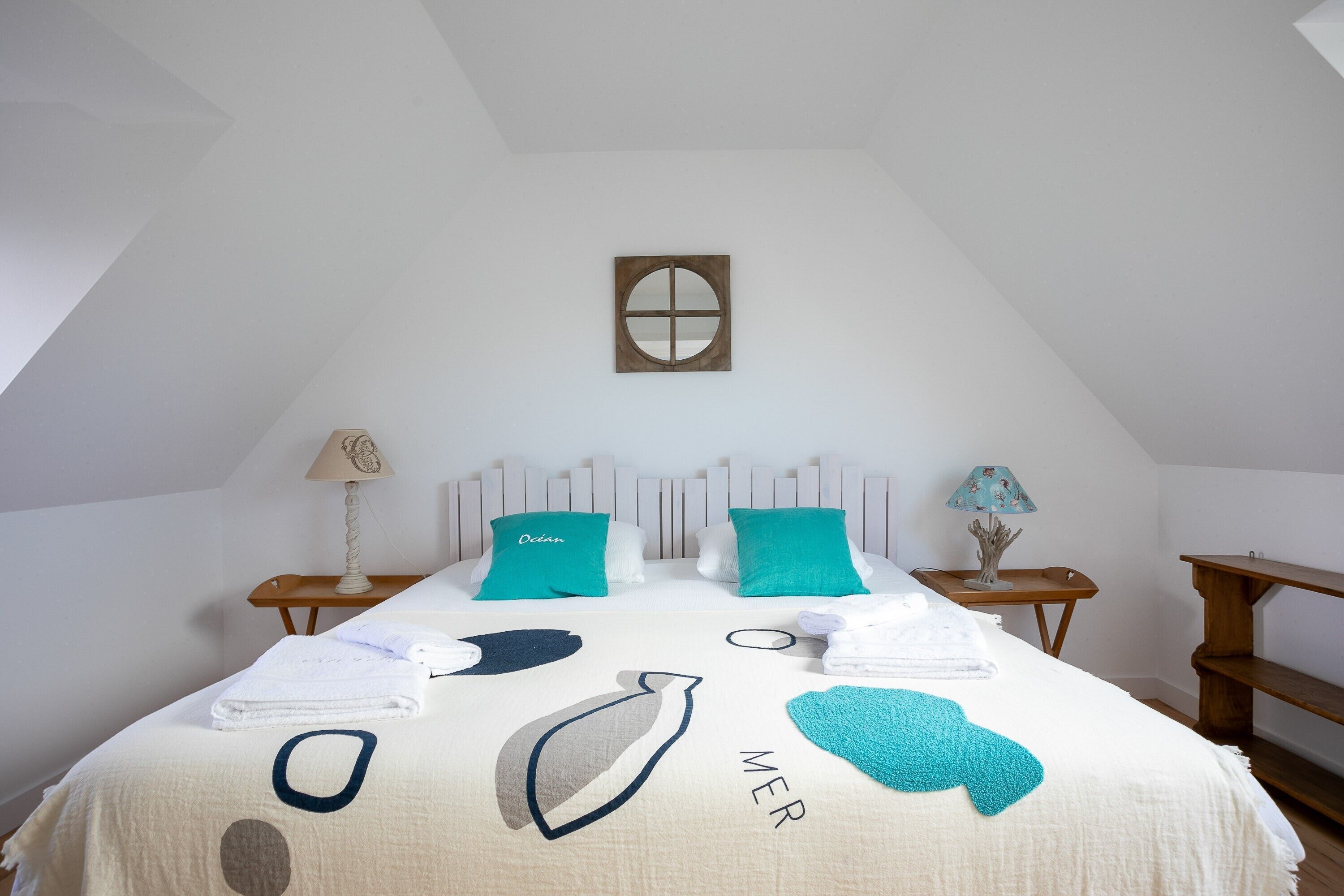 4 makuuhuonetta, silitysrauta/-lauta, ilmainen Wi-Fi, vuodevaatteet