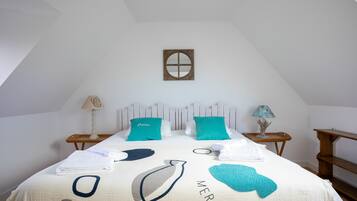 4 makuuhuonetta, silitysrauta/-lauta, ilmainen Wi-Fi, vuodevaatteet