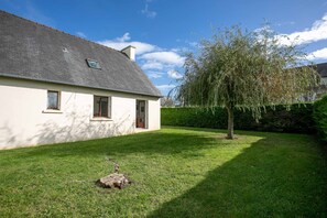 Exterior - Holiday Home 'Maison Familiale Kerriou' with Air Conditioning (Plestin-les-Grèves)