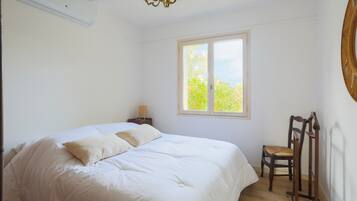 5 bedrooms, bed sheets